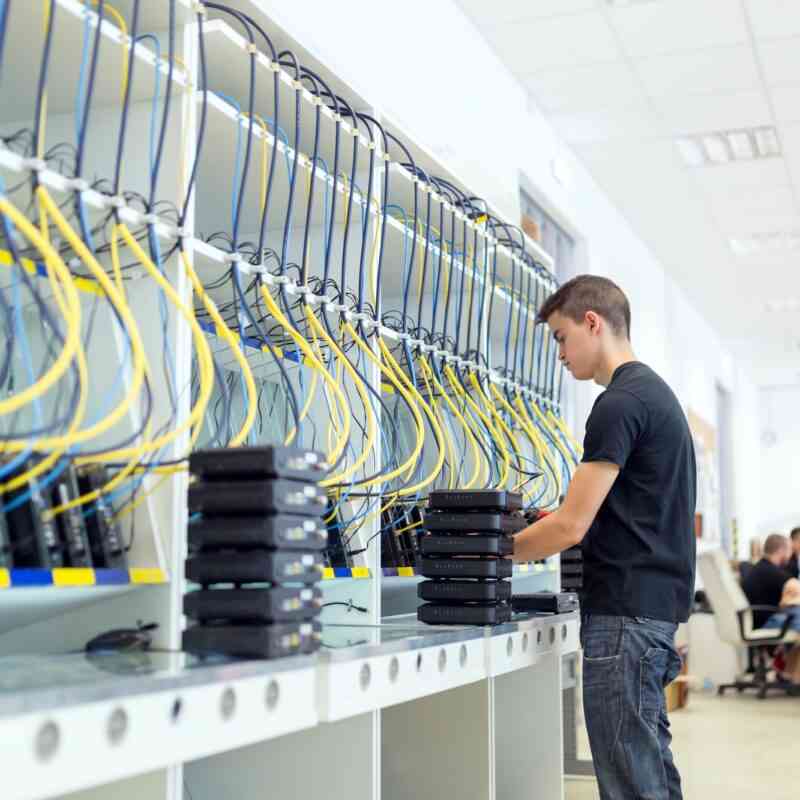 Modern networking hardware test bench
